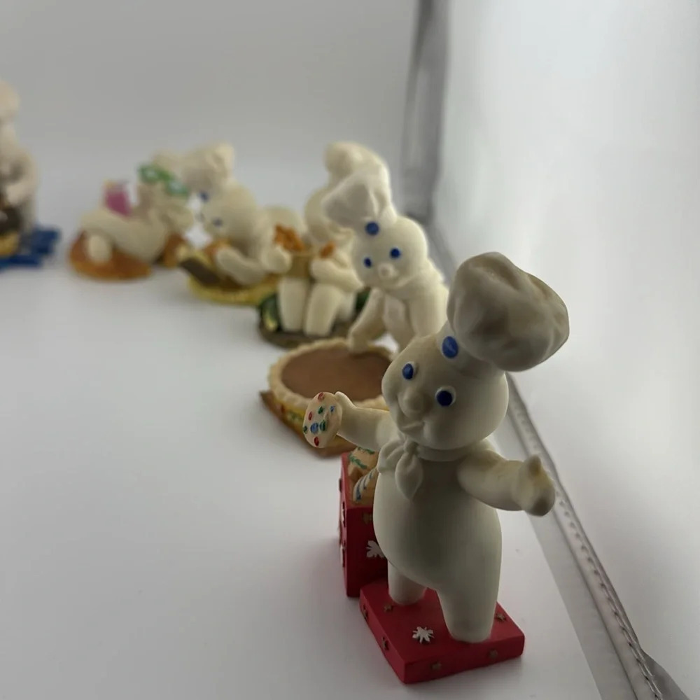 VTG The Pillsbury Doughboy Danbury Mint Ceramic Figurines Jan-Dec 1997 Bundle - Picture 8 of 16